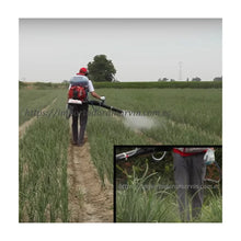 Cargar imagen en el visor de la galería, Fumigadora de Cañón. 26 Litros, Motor 2T. Century. Trabajando