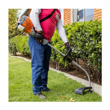 Cargar imagen en el visor de la galería, Motoguadaña Desbrozadora Truper 26CC 1HP. Trabajando